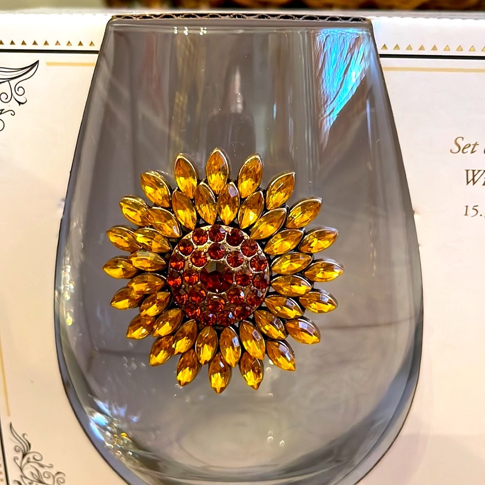 🍷Set of 2 Sunflower 🌻 Bejeweled Stemless Wine Glasses 🍷NEW IN BOX! - Picture 4 of 10